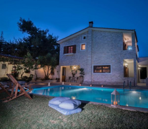 Villa Corina near the Airport